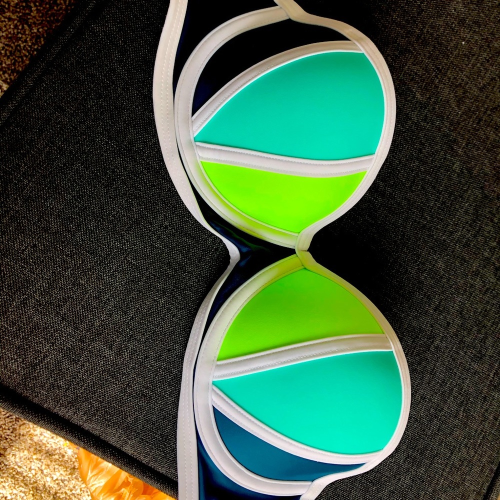 NWOT VS strapless bathing suit top